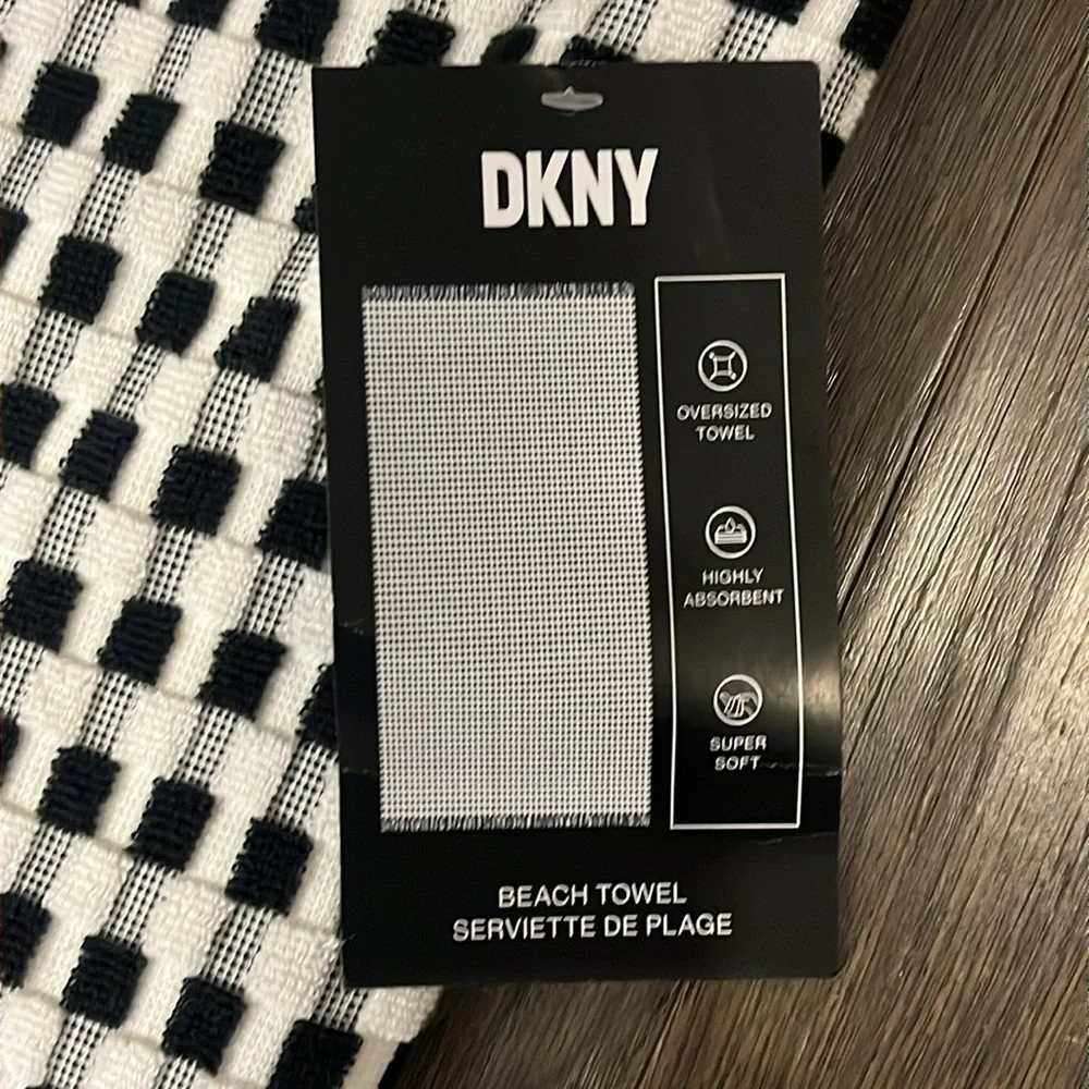 DKNY Monet Oversized Beach Towel Black and White new 36”x68”